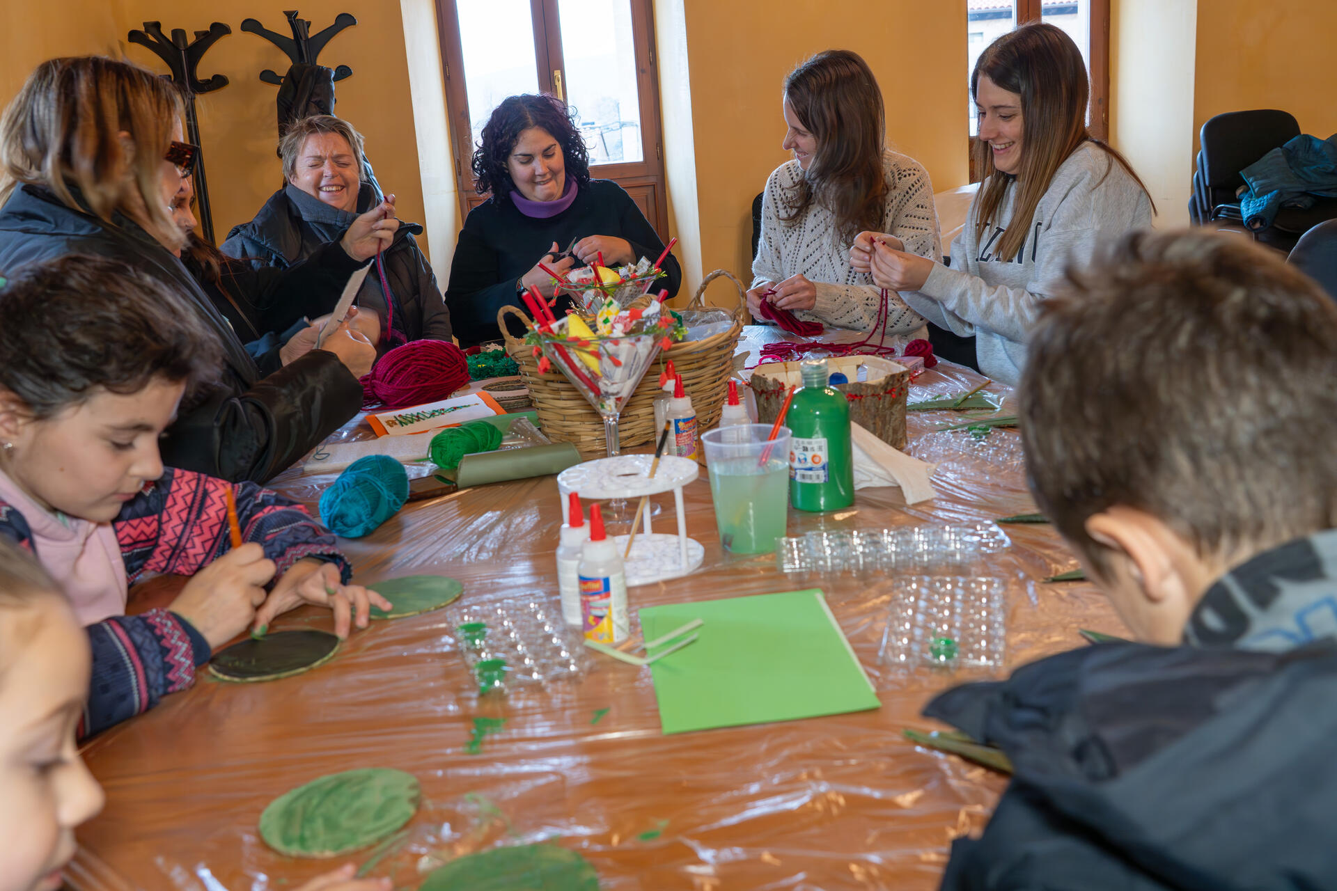 TALLER DE ADORNOS NAVIDEÑOS